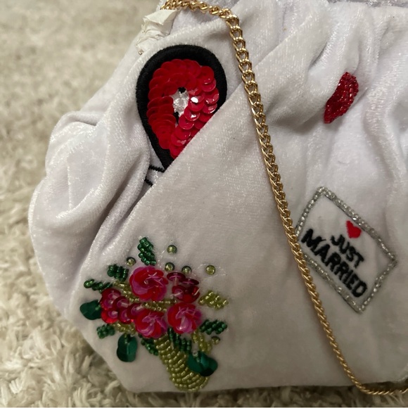 Elegant White Embroidered Clutch with Chain - Picture 3 of 7